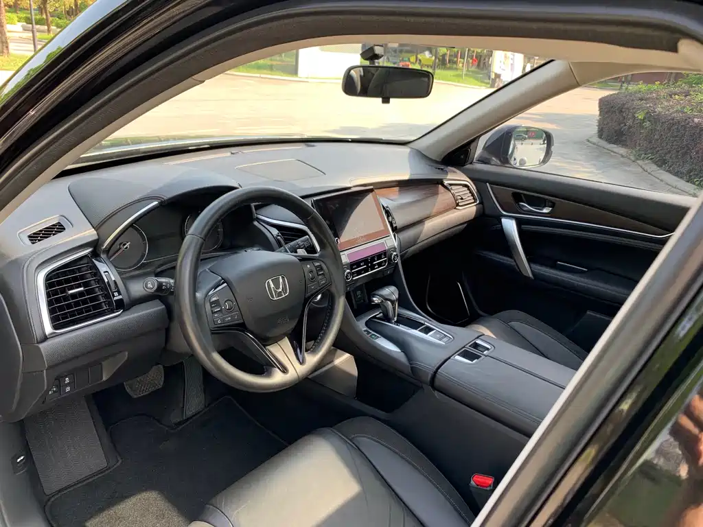 Avancier 240 TURBO 2 WD Luxury