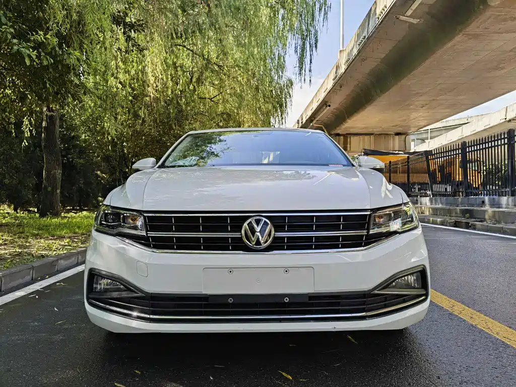Bora 1.5 L Auto Elite Connected