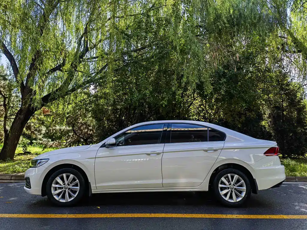 Bora 1.5 L Auto Elite Connected