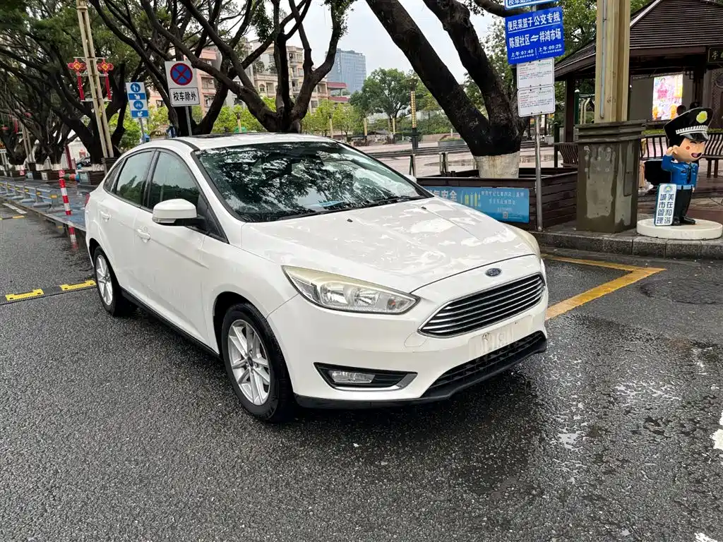 Focus Sedan 1.6 L Auto Comfort