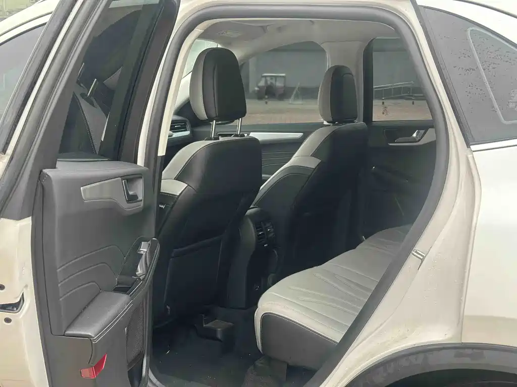 Escape EcoBoost 245 4 WD Shine Enjoyment