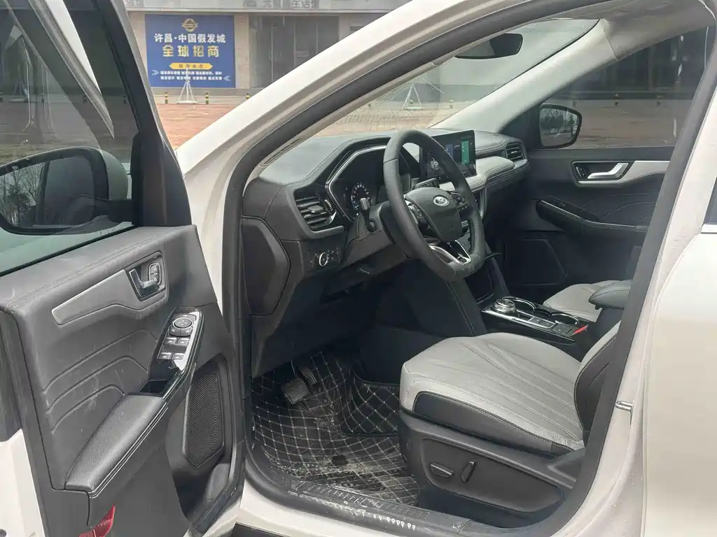 Escape EcoBoost 245 4 WD Shine Enjoyment
