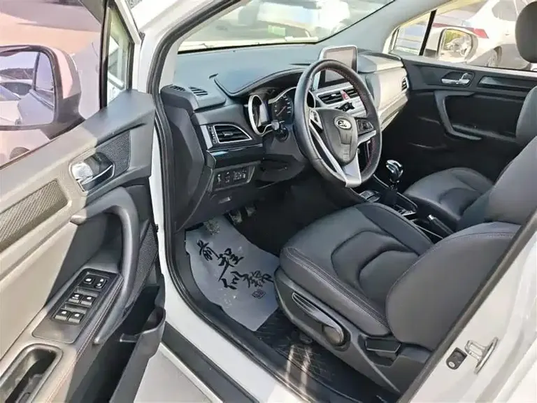 JAC Refine S3 1.5 L Manual Luxury Intelligent Premium
