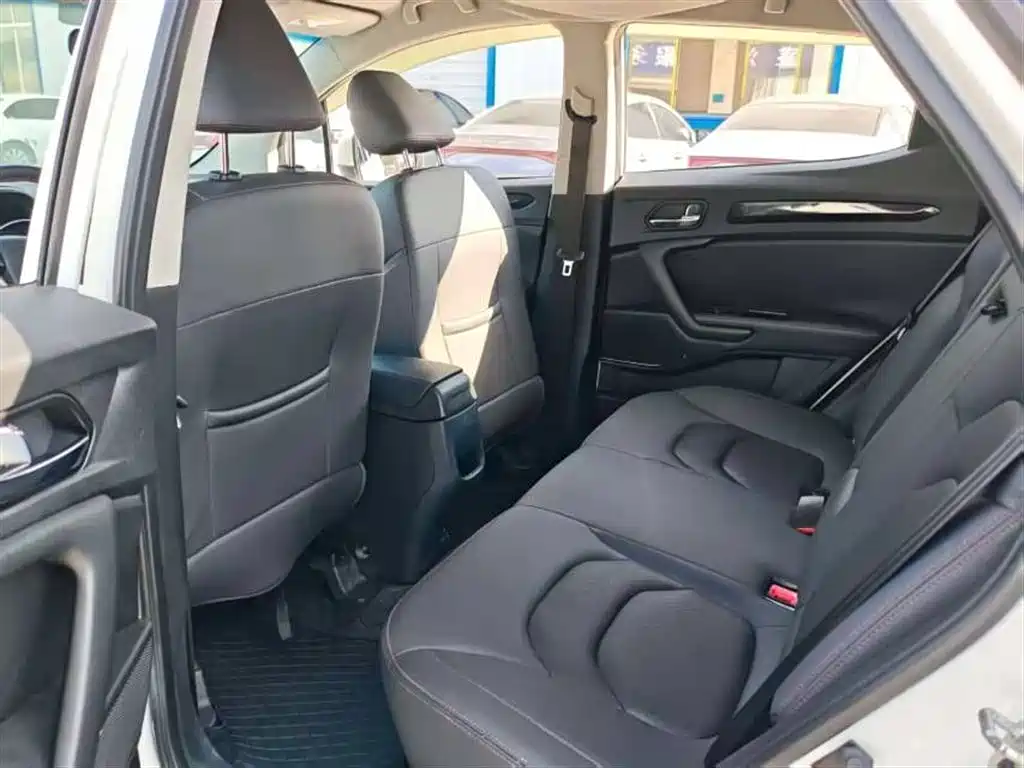 Refine S3 1.5 L Manual Luxury Intelligent Premium