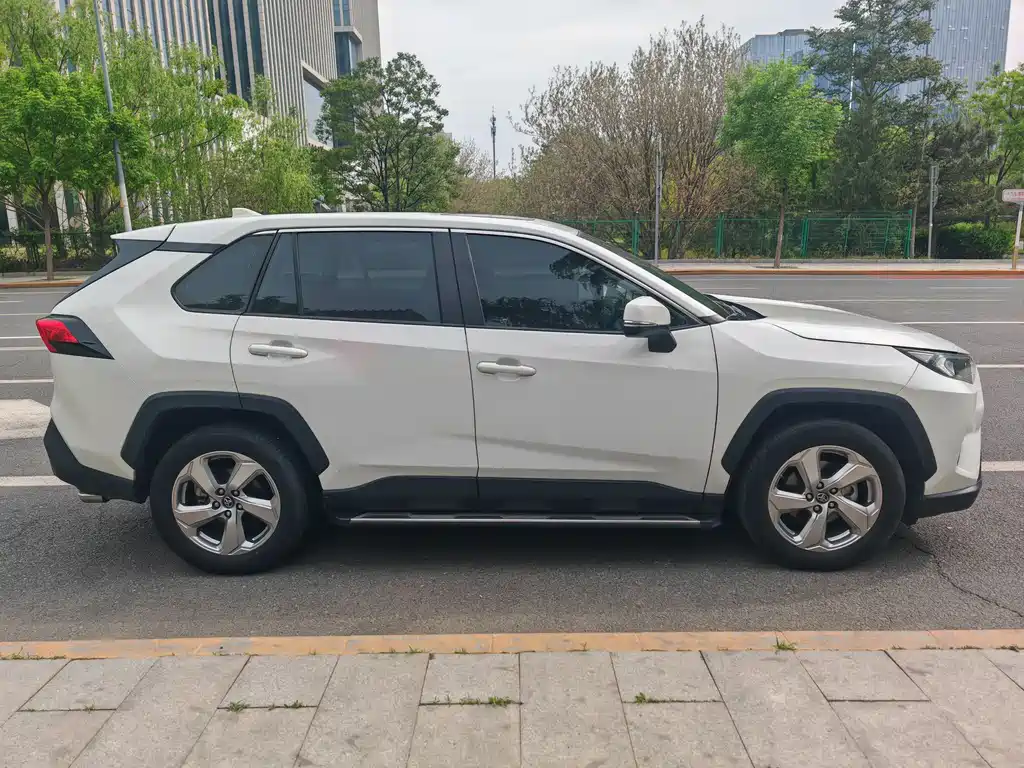 RAV4 2.0 L CVT 2 WD Style PLUS
