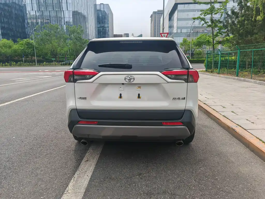 RAV4 2.0 L CVT 2 WD Style PLUS