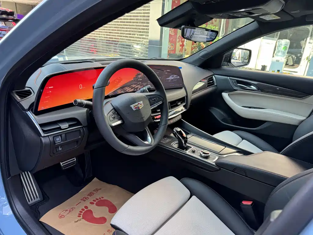 Cadillac CT5 28 T Track Performance + Peak Track Option Package
