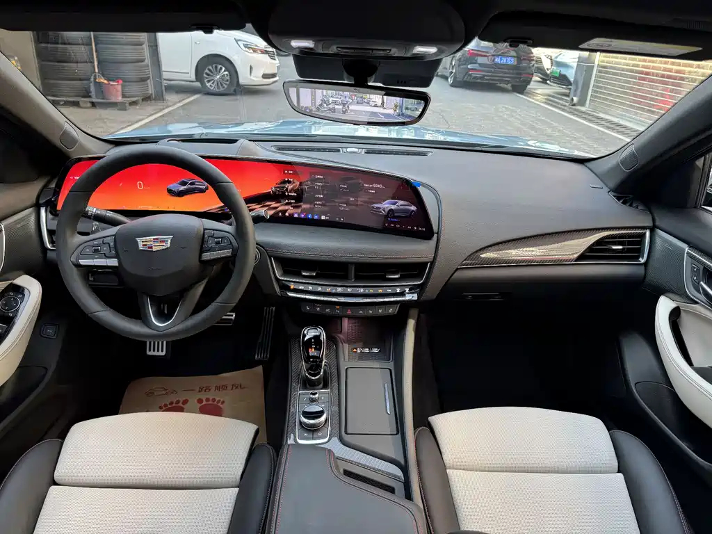 Cadillac CT5 28 T Track Performance + Peak Track Option Package