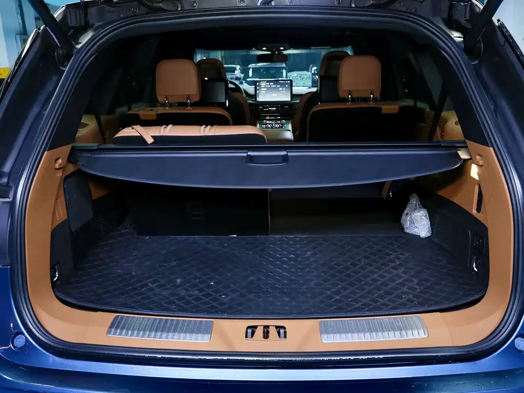 Aviator 3.0 T V6 4 WD President