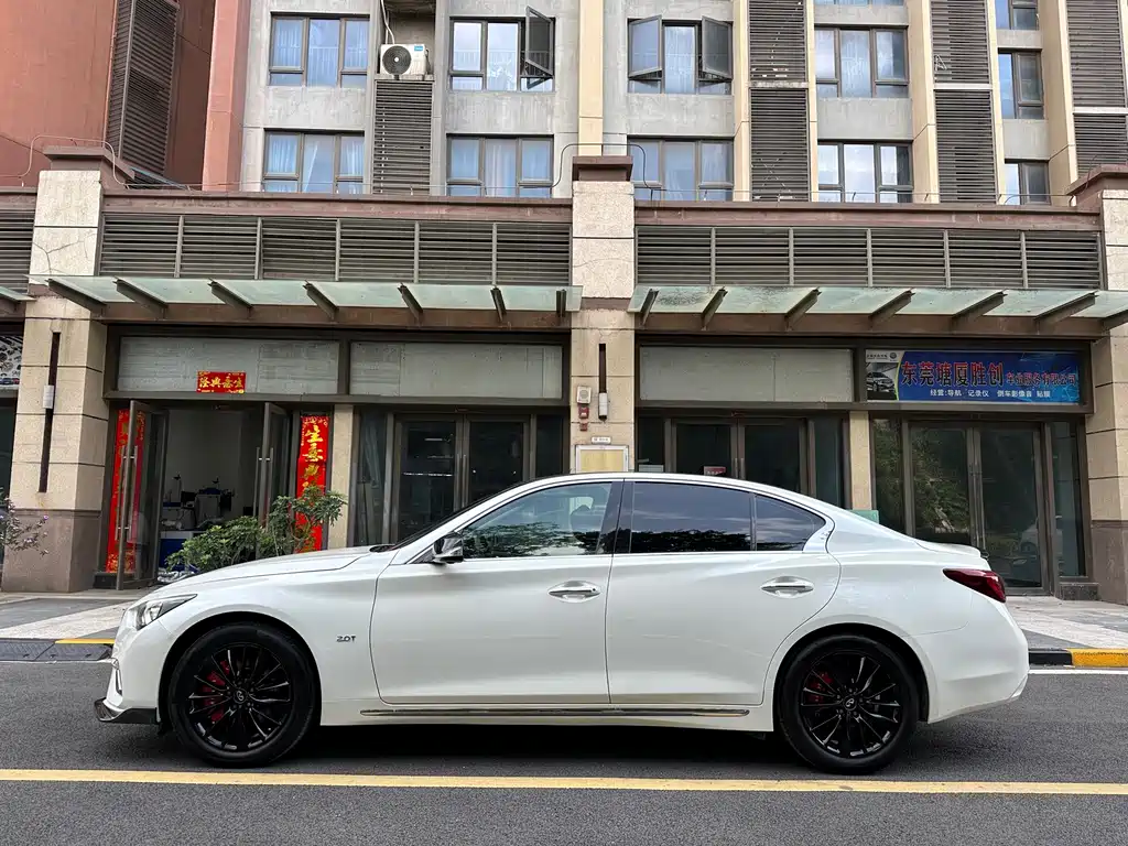 Infiniti Q50 L 2.0 T Progressive Enjoyment CN-V
