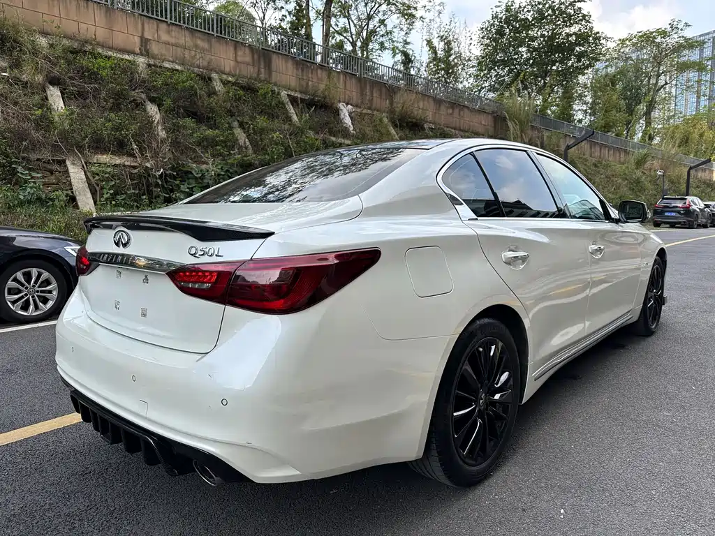 Infiniti Q50 L 2.0 T Progressive Enjoyment CN-V