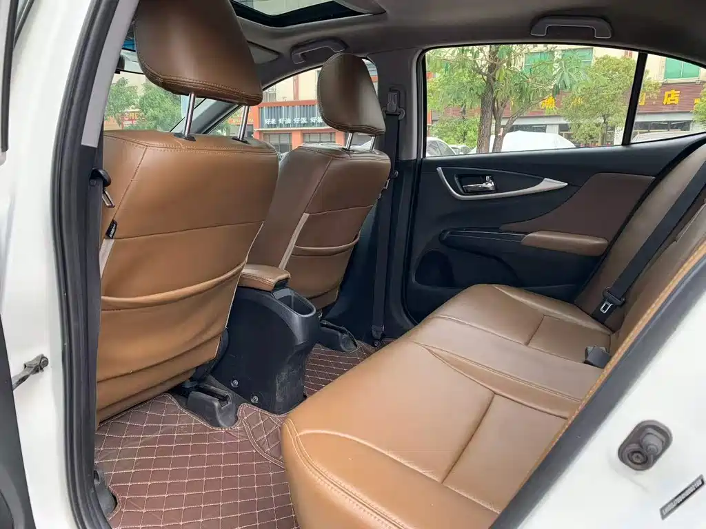 Crider 1.8 L CVT Luxury
