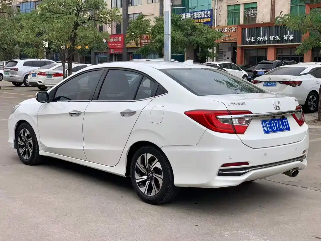 Crider 1.8 L CVT Luxury