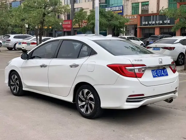 Honda Crider 1.8 L CVT Luxury