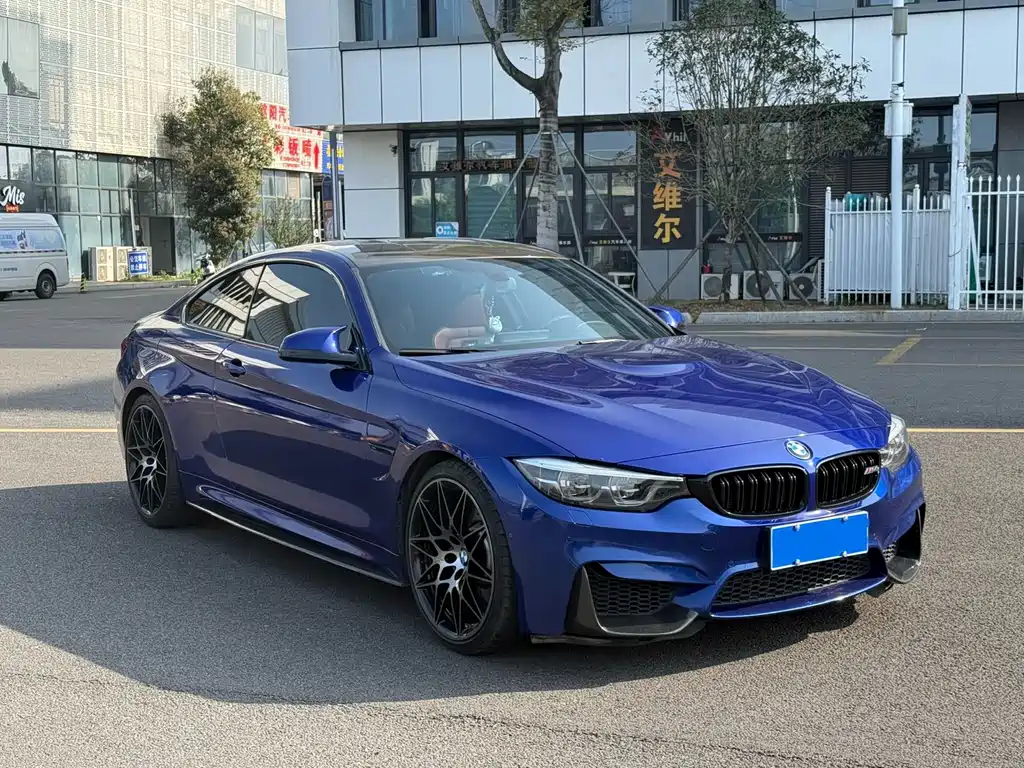 BMW M4 M4 2-door Coupe Racing