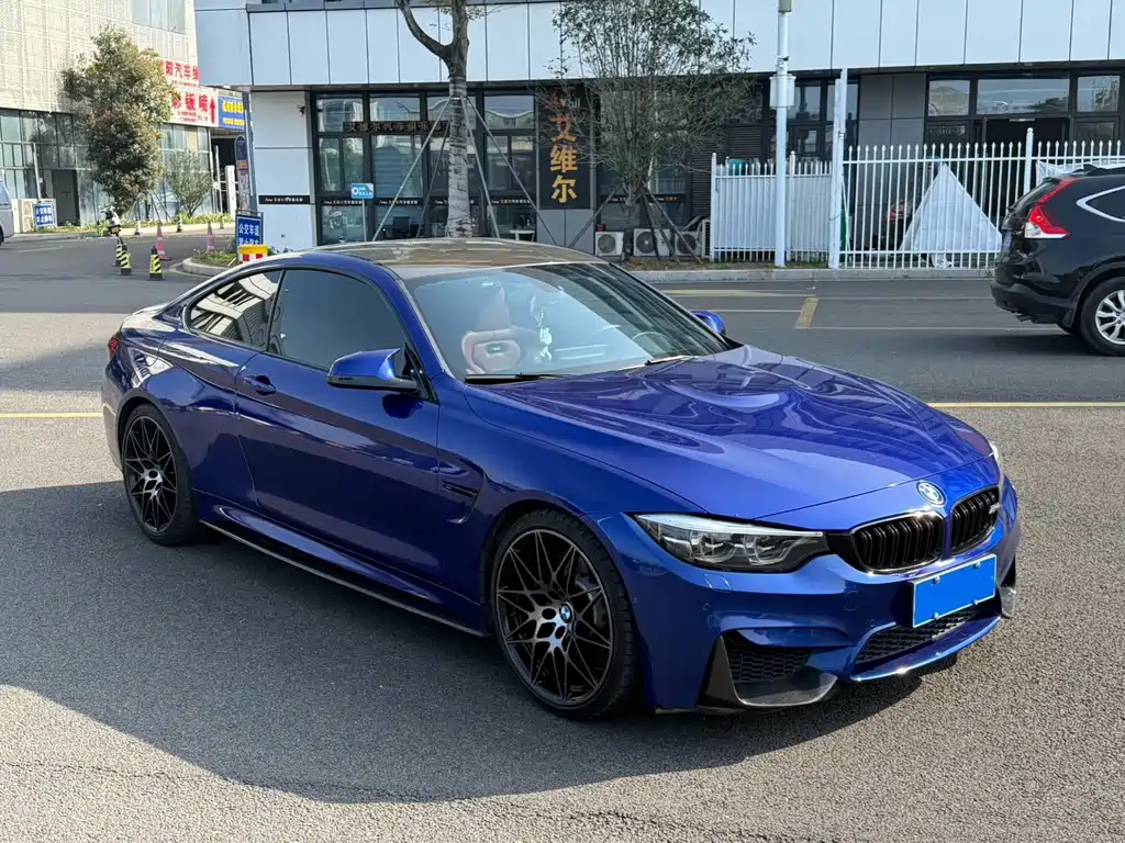 BMW M4 M4 2-door Coupe Racing