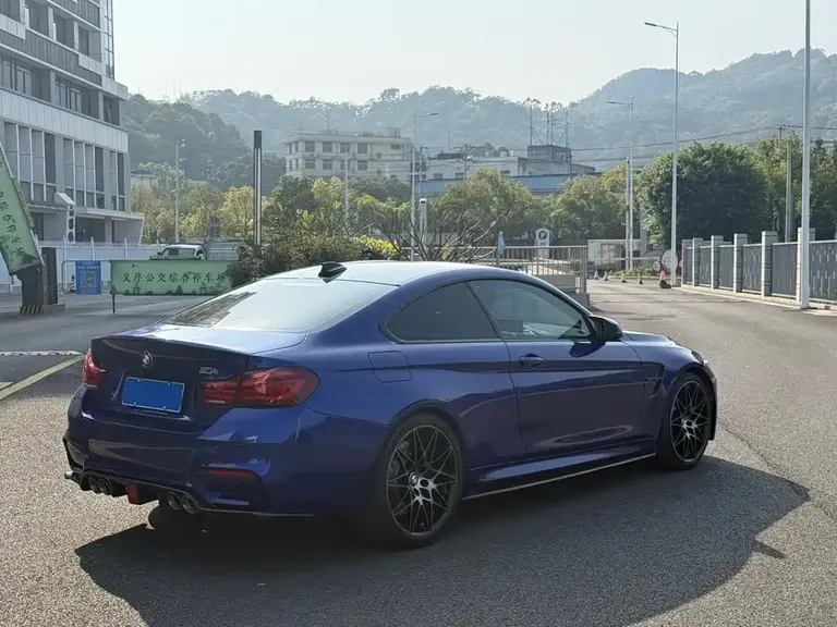 BMW M4 M4 2-door Coupe Racing