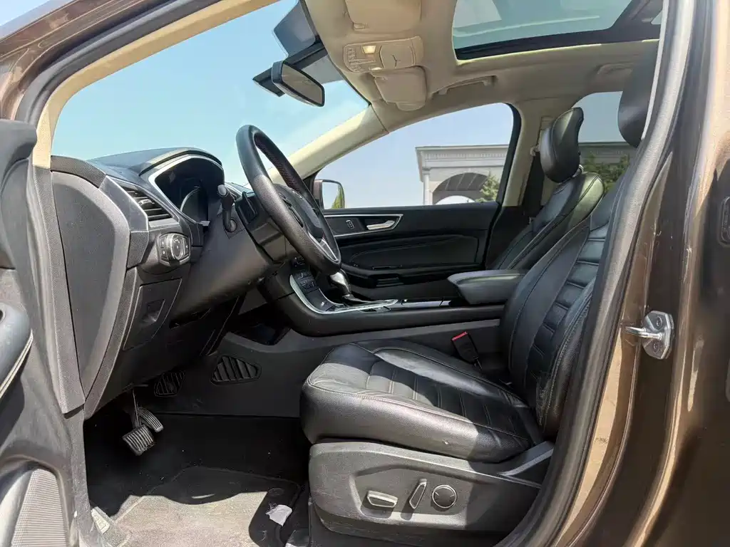 Edge EcoBoost 245 2 WD Grand Sharp 7-seat