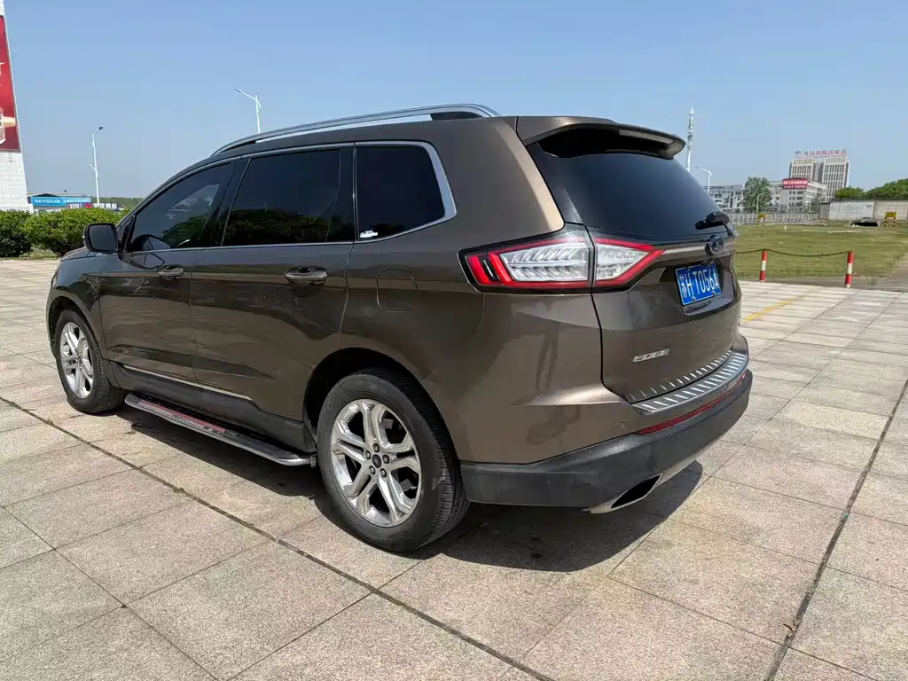 Edge EcoBoost 245 2 WD Grand Sharp 7-seat
