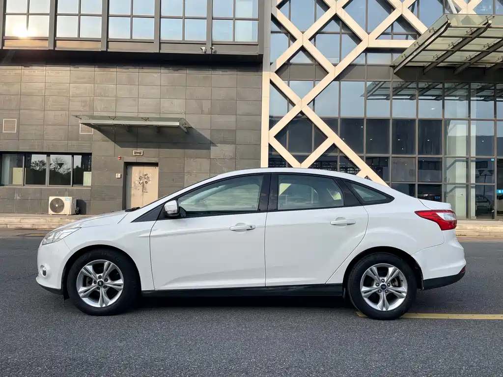 Focus Sedan 1.6 L Manual Style