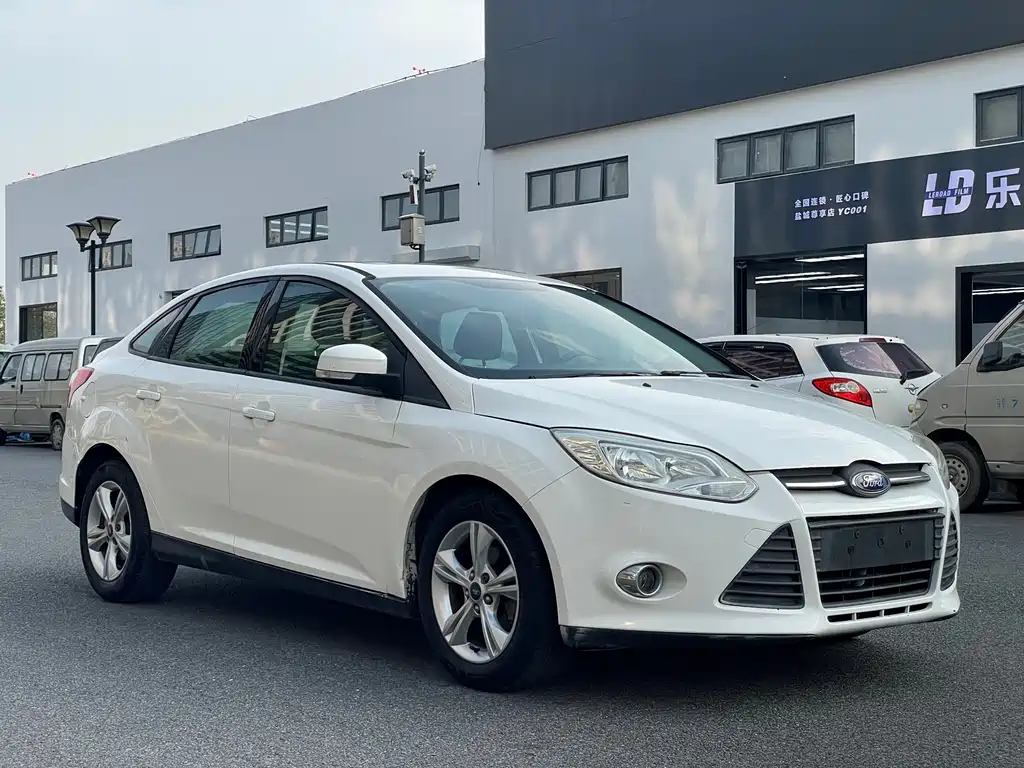 Focus Sedan 1.6 L Manual Style