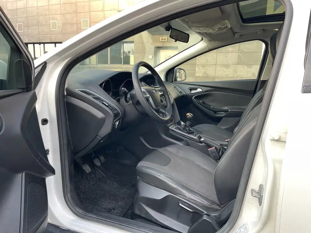 Focus Sedan 1.6 L Manual Style