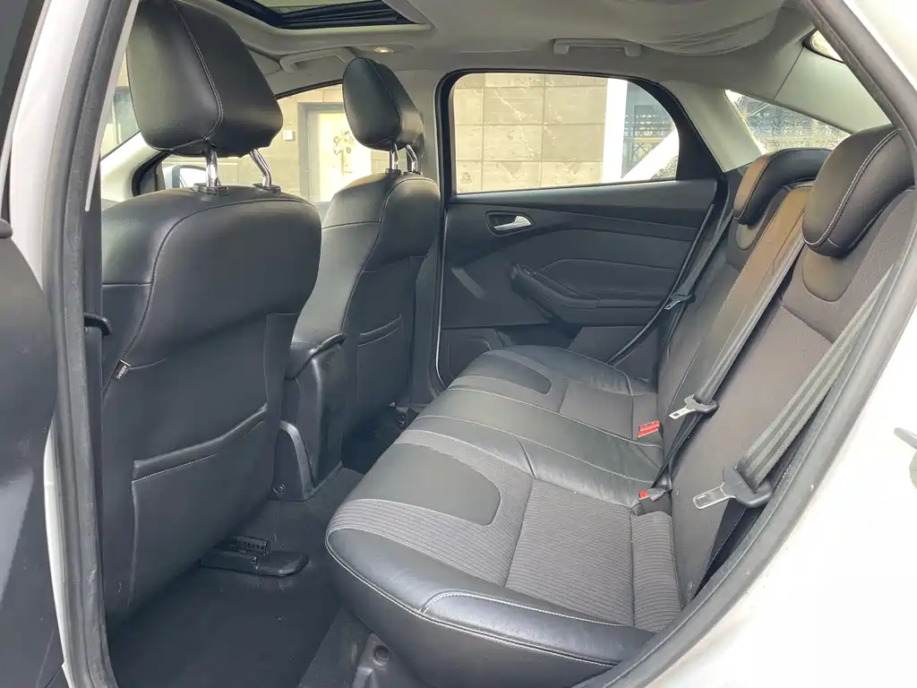 Focus Sedan 1.6 L Manual Style