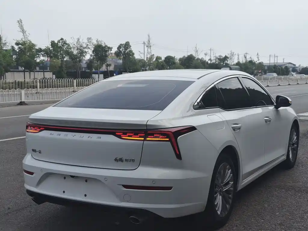 Besturn B70 3 rd Gen 1.5 T Auto Pleasure 70 Anniversary