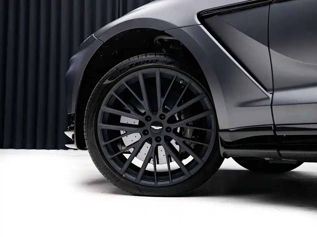 Aston Martin DBX 4.0 T V8 707