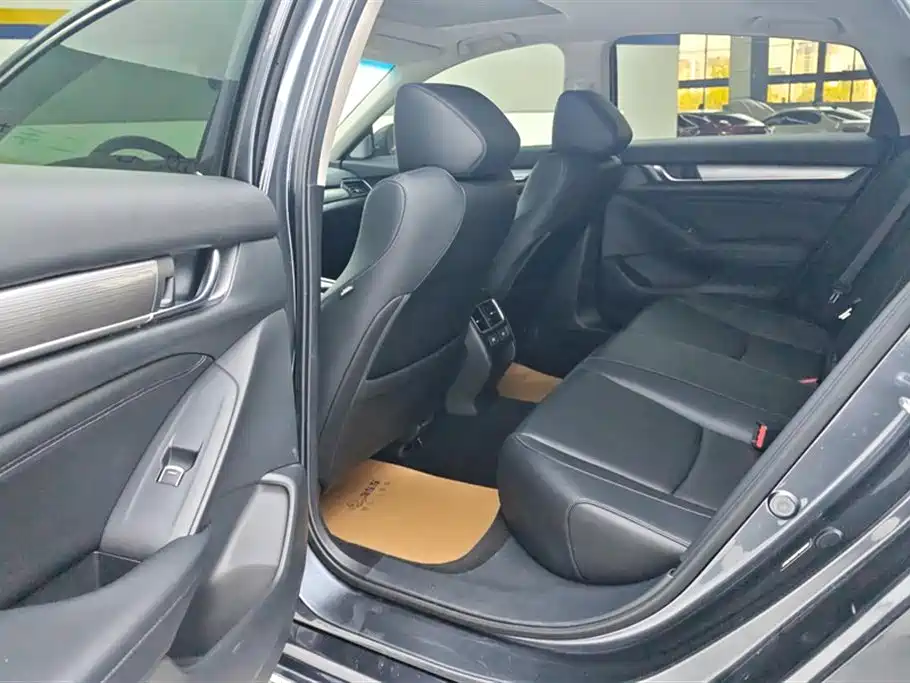Accord Sharp· Hybrid 2.0 L Sharp Leading