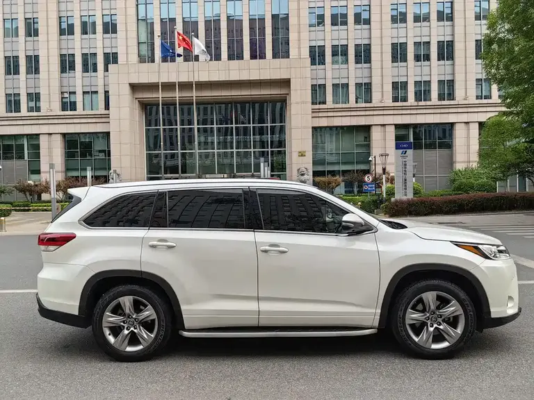 Toyota Highlander 2.0 T 4 WD Distinguished 7-seat CN-VI