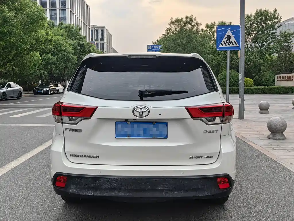 Highlander 2.0 T 4 WD Distinguished 7-seat CN-VI