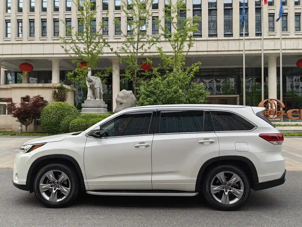 Highlander 2.0 T 4 WD Distinguished 7-seat CN-VI