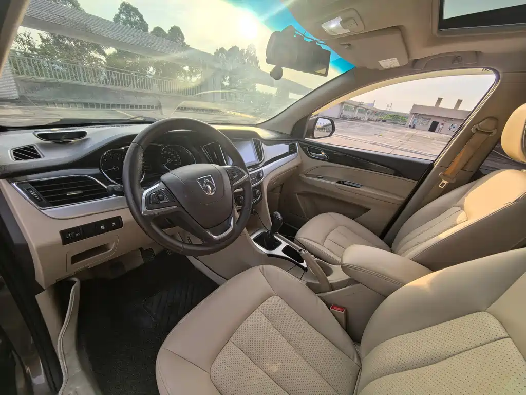 Baojun 730 1.5 T Manual Luxury 7-seat