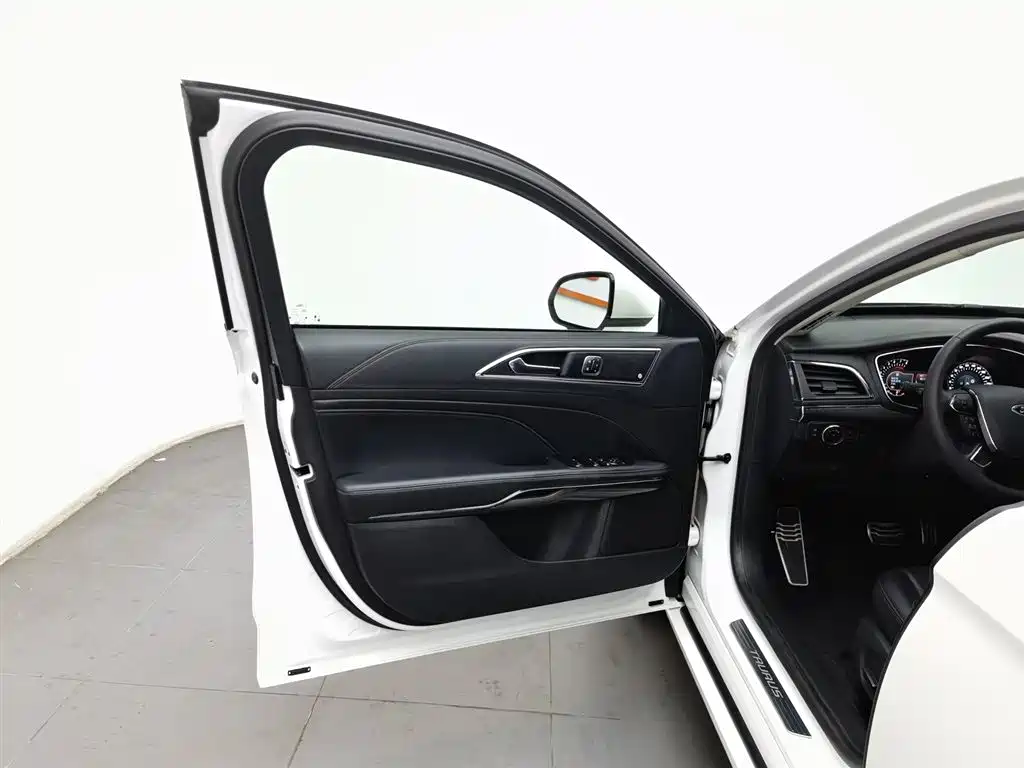 Taurus EcoBoost 245 Premium