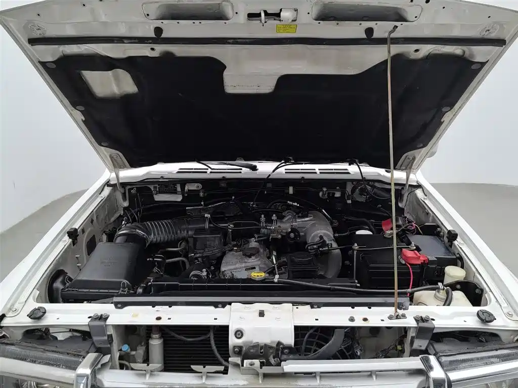Black King Kong 2.2 L Manual 4 WD Standard