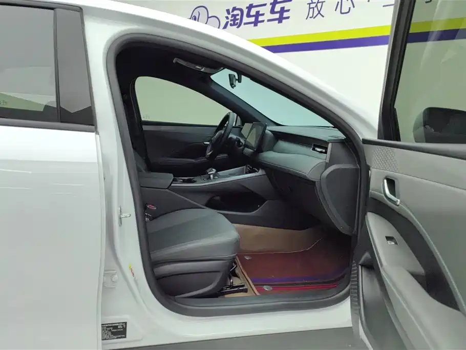 Qin PLUS DM-i Smart Drive 55 KM Leading