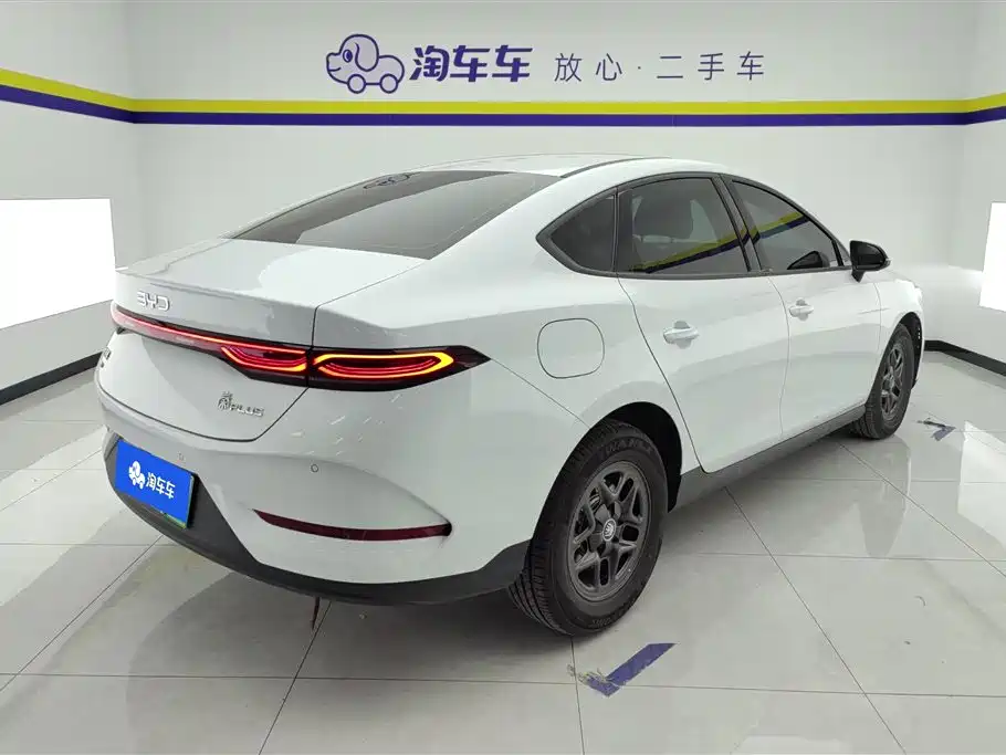 Qin PLUS DM-i Smart Drive 55 KM Leading