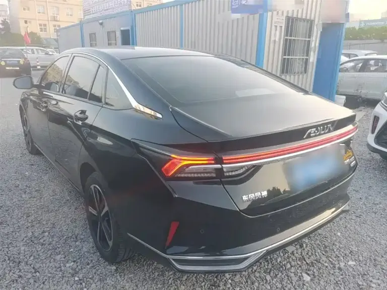 Dongfeng Yixuan MAX 1.5 T Luxury