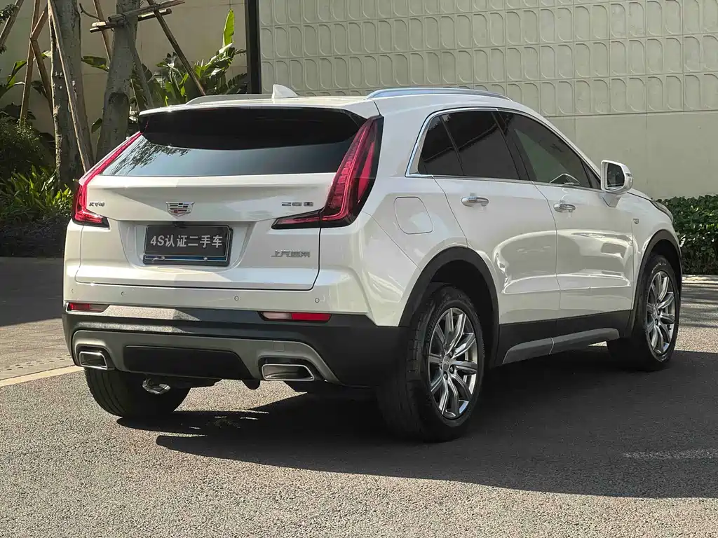 Cadillac XT4 28 T 2 WD Distinguished