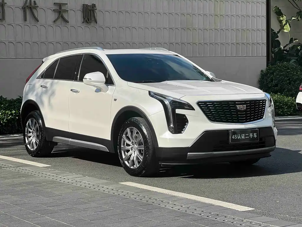 Cadillac XT4 28 T 2 WD Distinguished