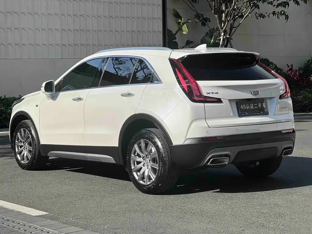 Cadillac XT4 28 T 2 WD Distinguished