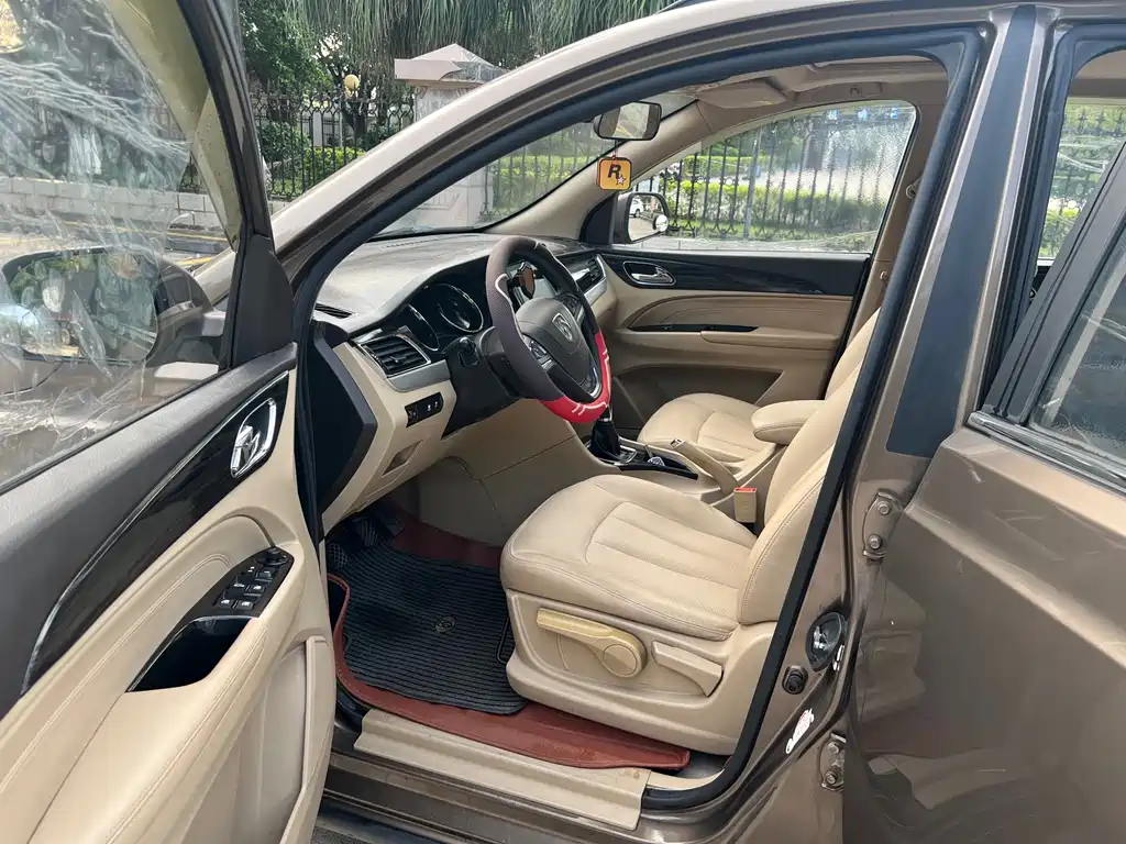 Baojun 730 1.5 L Manual Luxury 7-seat