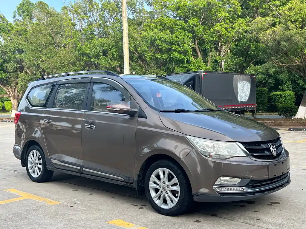 Baojun 730 1.5 L Manual Luxury 7-seat