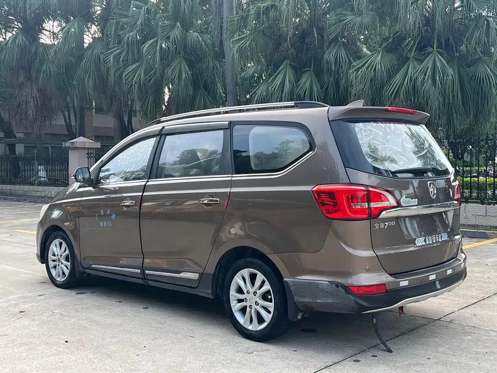 Baojun 730 1.5 L Manual Luxury 7-seat