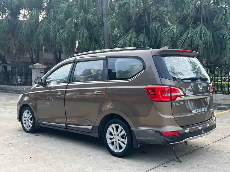 Baojun 730 1.5 L Manual Luxury 7-seat