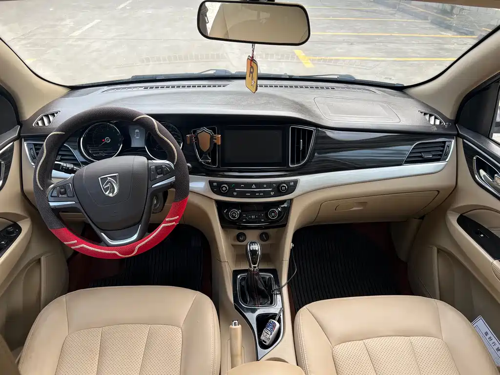 Baojun 730 1.5 L Manual Luxury 7-seat