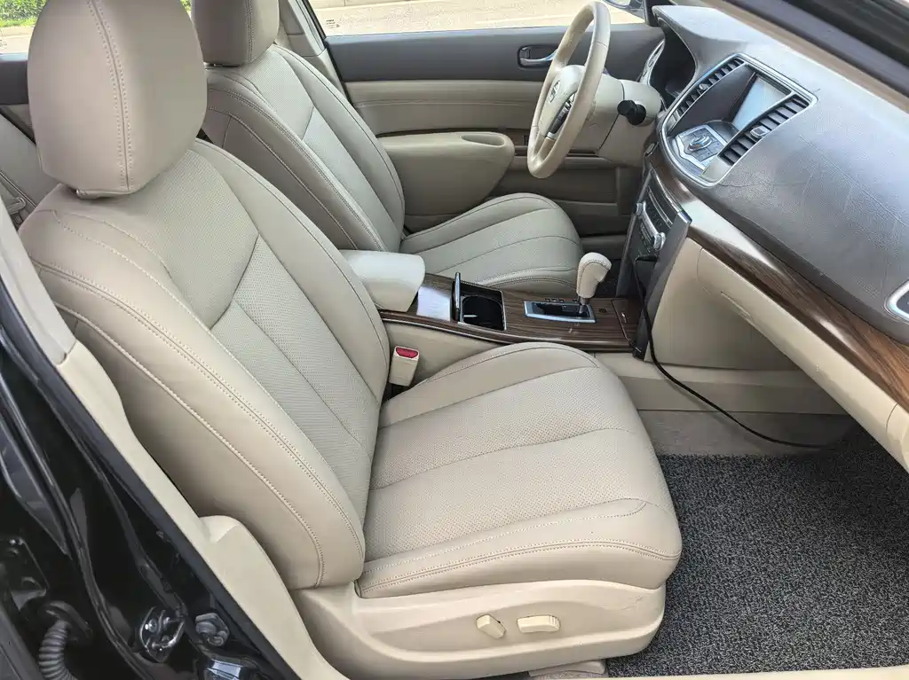Teana 2.5 L XL Glory
