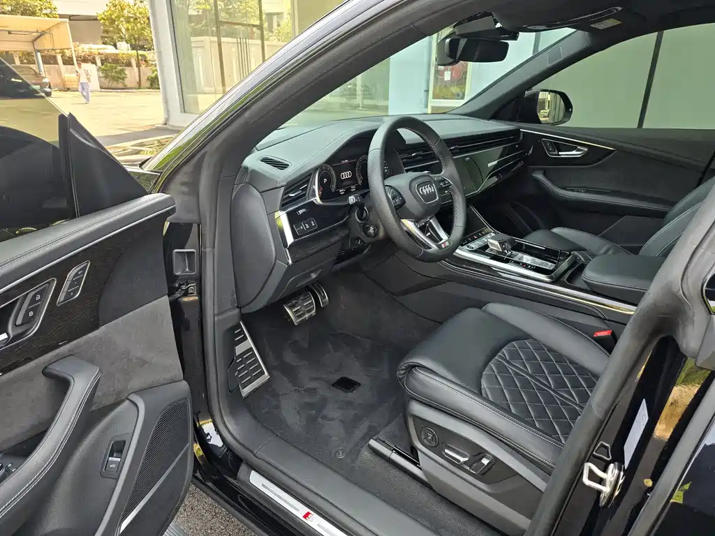 Audi Q8 55 TFSI Premium Dynamic