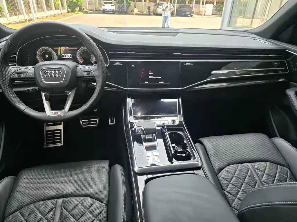 Audi Q8 55 TFSI Premium Dynamic